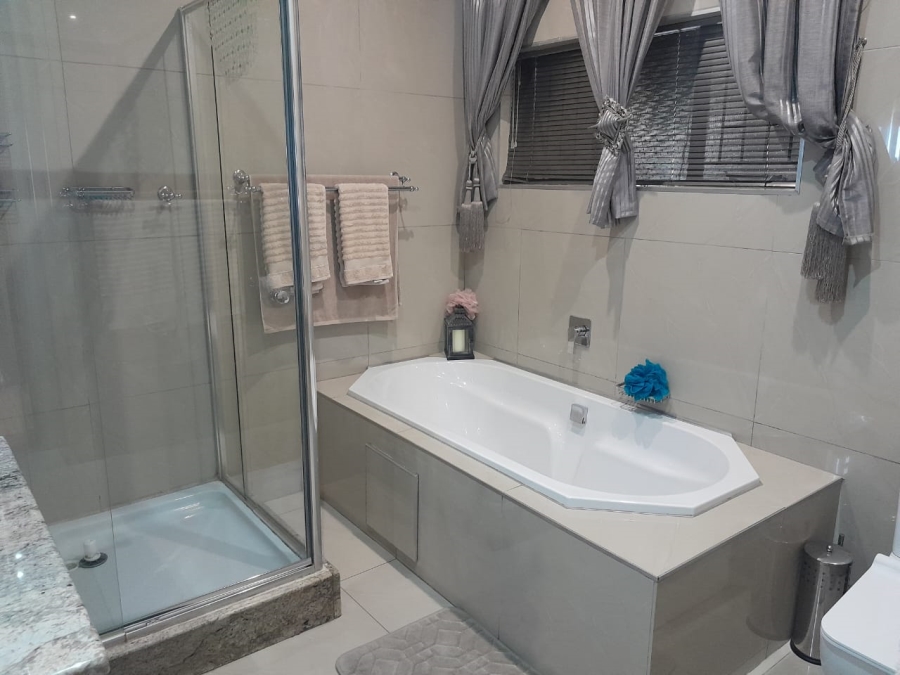 4 Bedroom Property for Sale in Bodorp North West